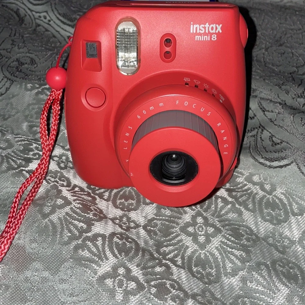 Fujifilm Instax Mini 8 Pinkberry Instant Camera w/carrying case!